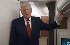 Briefing do Força Aérea Um de Trump interrompido por incidente inesperado na porta do banheiro