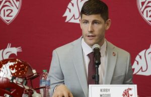 Kirby Moore, do estado de Washington, enfrenta muitos desafios no novo Pac-12