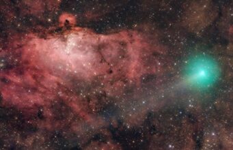 O Cometa Swan brilha com os Pilares da Criação em fotografias deslumbrantes do espaço profundo