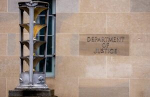 O Departamento de Justiça divulgou os arquivos de Epstein, com supressões e omissões