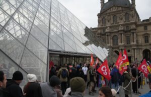 Trabalhadores do Louvre votaram pela extensão da greve enquanto o museu reabre parcialmente