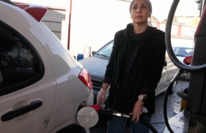 Irã aumenta preços da gasolina pela primeira vez desde protestos mortais de 2019