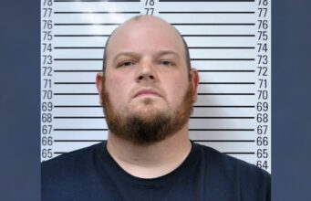 Mulher morta a tiros por vizinho enquanto testava nova arma no dia de Natal