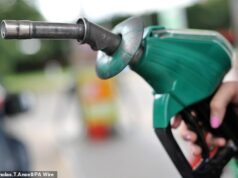 Os preços da gasolina caíram para o nível mais baixo em quatro anos – mas os motoristas de automóveis podem querer abastecer rapidamente após a ameaça de Trump de atacar o Irã