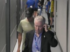 Tiley e Cahill trocam durante atraso no calor