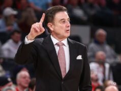 John’s homenageou as 900 vitórias de Rick Pitino com um prêmio de vídeo