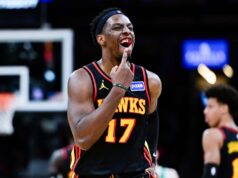 Hawks enfrenta Onyaka Okongo fraturou dentes após cotovelo