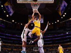 Fontes: Lakers Hayes e Bryant dos Spurs aceitam convites para enterradas
