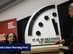 O Relógio do Juízo Final marca meia-noite, um ano após o início do mandato de Trump