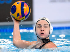 A atleta olímpica Jordan Raney se junta à equipe de pólo aquático feminino de Harvard