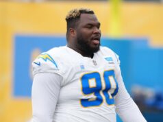 Relatório: Chargers DT Ter Tort obtém extensão de 3 anos