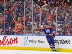 O hat-trick de Mattias Ekolum coloca os Oilers na frente dos Ducks