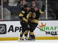 Os Bruins planejam estender sua seqüência de vitórias em casa contra os Flyers