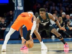 Os Lobos cuidam do Thunder atrás de Anthony Edwards