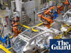 O Reino Unido pode precisar de novas fábricas enormes para atingir a meta de 1,3 milhão de carros por ano, diz o chefe da indústria | Indústria automotiva