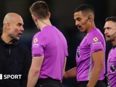 Pep Guardiola: O chefe do Man City pede desculpas ao árbitro Farham, mas o defende
