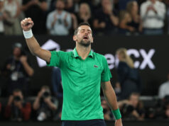 Vintage Djokovic derruba Sinner em cinco sets para definir a final do Alcaraz em Melbourne