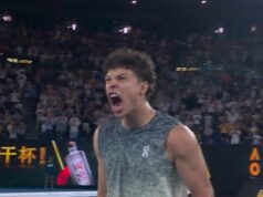 Livros de história de Shelton no segundo lugar do mundo