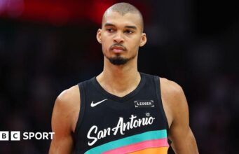 Victor Wimbanema, do San Antonio Spurs, ‘com medo’ da demissão de Minnesota