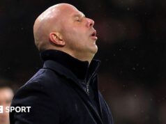 Liverpool: Como a equipe de Arne Slott pode resolver suas dificuldades contra os blocos baixos?