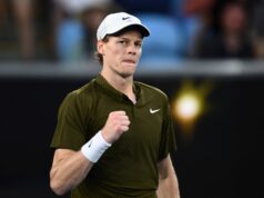 Sinner, agora sem cãibras, pisou no acelerador, vencendo Darderi em dois sets e avançando para as quartas de final