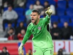 O Ajax pagou um milhão de euros ao clube americano e contratou o guarda-redes Marten. Pes retorna à Holanda