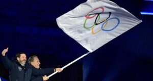Milão-Cortina apresenta bandeira aos Alpes franceses para os Jogos Olímpicos de Inverno de 2030