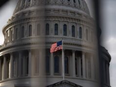 Uma pessoa foi presa em frente ao edifício do Capitólio em posse “do que parece ser uma arma”.