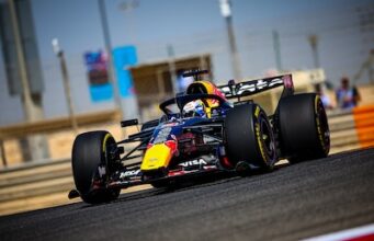 Um dia de testes sem problemas para Max Verstappen e uma Red Bull produtiva, com a Mercedes mostrando sua força.