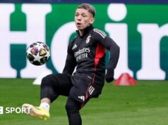 Gianluca Prestianni treina no estádio do Real Madrid, apesar de ter sido suspenso para o jogo de quarta-feira.