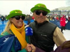 Pais são surpreendidos pelo filho que conquistou a medalha de ouro