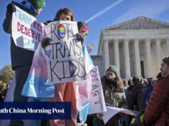 Crianças “armadas” pelas redes sociais, diz médico do Reino Unido que liderou a revisão dos cuidados de saúde de género