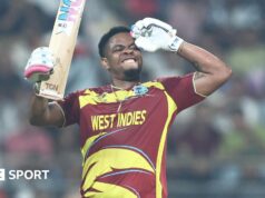 Copa do Mundo T20: os impressionantes 85 pontos de Shimron Hetmyer ajudam as Índias Ocidentais a abrir a fase Super 8 com vitória de 107 corridas sobre o Zimbábue