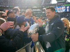 Um milhão de torcedores dos Seahawks lotam as ruas de Seattle para o desfile do Super Bowl, apesar da recusa da cidade em fechar escolas