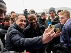 Raheem Sterling pousa na Holanda: ex-estrelas da Inglaterra se reúnem no aeroporto após se unirem à lenda da Premier League em uma transformação surpresa após o pesadelo do Chelsea