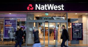 As ações do NatWest começam a se recuperar à medida que os investidores “compram a queda”: você deveria aceitar o dividendo de 5,3%?