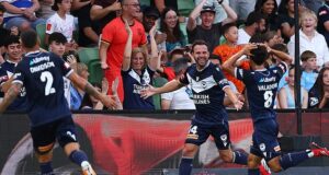 A ex-estrela esquecida do Man United, de 37 anos, volta no tempo com um chute de longa distância impressionante em meio ao renascimento na Austrália