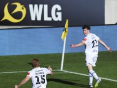 A estrela do futebol se torna viral por um dos piores erros que o esporte australiano já viu em anos – então seu treinador pede demissão poucos minutos depois