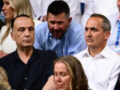 O lançamento do NRL em Las Vegas sofreu um grande revés quando o avião que transportava os principais chefes do jogo foi forçado a dar meia-volta e pousar em Sydney.