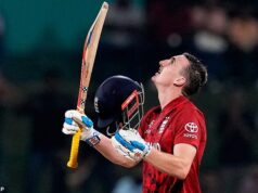 Harry Brook lançou o primeiro bowl da Inglaterra no século 20 para eliminar o boliche do Paquistão e enviar seu time às semifinais da Copa do Mundo