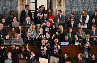 Os democratas provocaram indignação por se recusarem a representar a seleção olímpica de hóquei dos EUA no discurso de Trump sobre o Estado da União