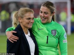 Groveling Mary Earps pede desculpas pela explosão de Hannah Hampton e Sarina Wiegman no polêmico novo livro – e revela conversa cara a cara que teve com a chefe das Lionesses após receber ‘tratamento preferencial’