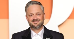 Nate Bargatze se muda para Nashville para cuidar da filha Harper