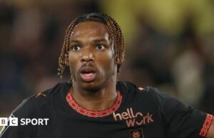 Jeremy Jacket: Liverpool concorda com acordo de € 60 milhões pelo zagueiro do Rennes