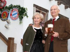 Stoiber entregou o cargo de presidente do conselho de supervisão do Bayern a Dieter Reiter