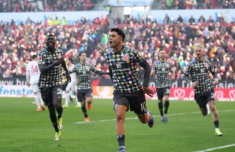 A alegria do carnaval em Mainz enquanto Amiri desce sobre Augsburg