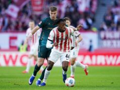 Johan Manzambi foi suspenso por três jogos por cartão vermelho contra o Werder Bremen