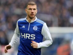 Džeko já está pagando despesas pessoais enquanto as vendas de kits do Schalke disparam