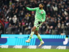 “Ele tem tudo” – Riera elogiou Kauã Santos após raro jogo sem sofrer golos