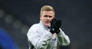 Frankfurt ofereceu um impulso com o retorno de Burkardt antes da viagem ao Bayern